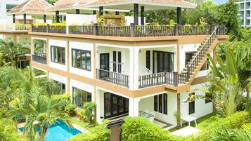 In-room safe, blackout curtains, iron/ironing board, free WiFi