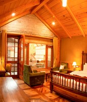 Mountain Range Room | 1 間臥室、高級寢具、迷你吧、客房內保險箱