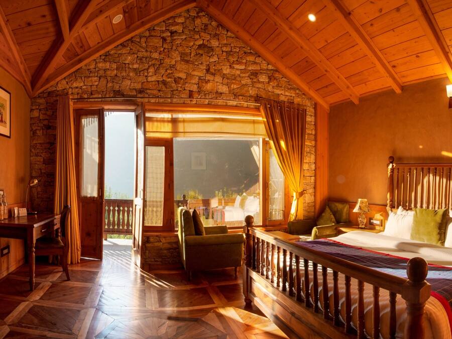 Royal Room | 1 bedroom, premium bedding, minibar, in-room safe