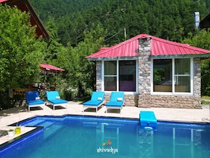 Outdoor pool - Shivadya - A Boutique Hotel (Manali)