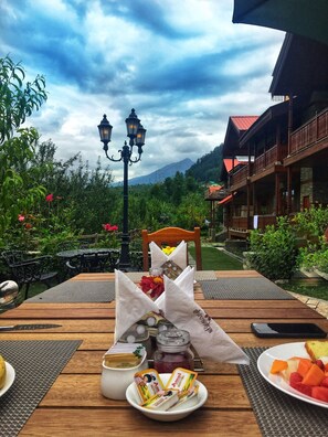 Daily buffet breakfast (INR 750 per person)