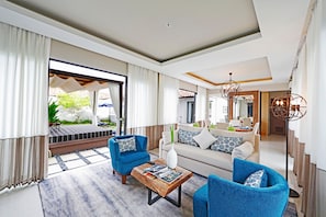 Villa, 2 chambres, piscine privée, côté jardin | 4 chambres, coffre-fort pour ordinateur portable, bureau