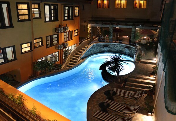Outdoor pool - 1775 Adriatico Suites (Manila)