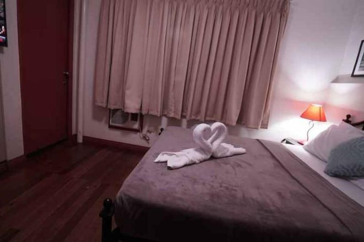 Desk, laptop workspace, cribs (surcharge), rollaway beds (surcharge)