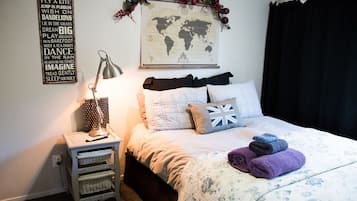 Deluxe Queen Room | 1 bedroom, soundproofing, free WiFi