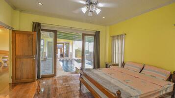 3 Bedroom Villa | 3 bedrooms, individually decorated, individually furnished, desk