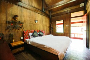 Minibar, desk, free WiFi, bed sheets - Cat Ba Eco Lodge (Hai Phong)