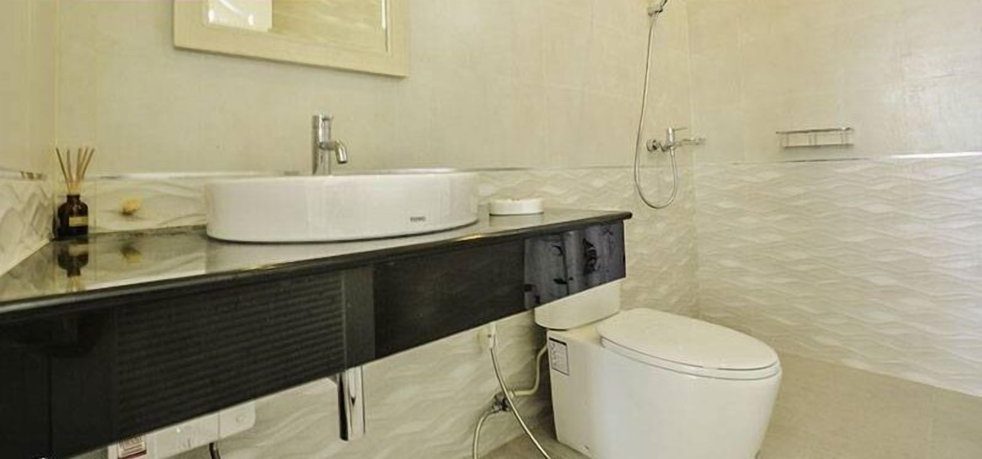 3 Bedroom Villa | Bathroom | Shower, free toiletries, towels