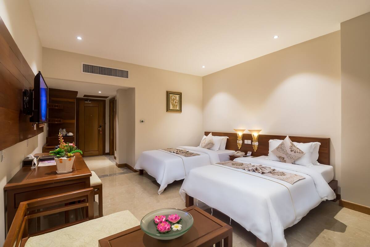 Premier Twin Room, Balcony | Minibar, in-room safe, desk, blackout drapes