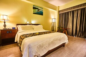 Habitación estándar, 1 cama Queen size, para no fumadores | Minibar, caja de seguridad en la habitación y escritorio