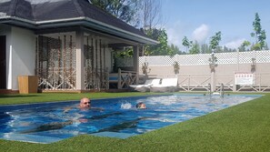 Piscine extérieure