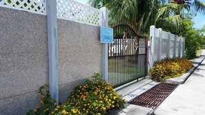 Unclassified image, 5 of 9, button - Les 4 Etoiles Holiday Villas (Praslin Island)