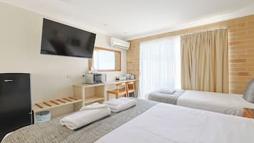 Phòng 2 giường đơn Deluxe | 1 phòng ngủ, bộ đồ giường cao cấp, minibar, bàn