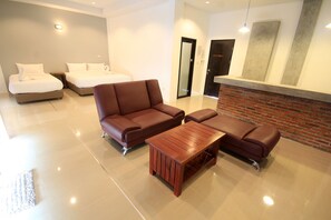 Deluxe Seaview | In-room safe, desk, blackout drapes, rollaway beds - Na Nicha Bankrut Resort (Bang Saphan)