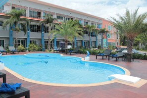 Outdoor pool, sun loungers - Na Nicha Bankrut Resort (Bang Saphan)