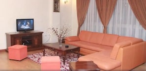 Living area - SolMile Family Guest House (Addis Ababa)