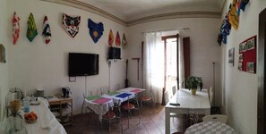 Se ofrece un desayuno bufé (4 EUR por persona)