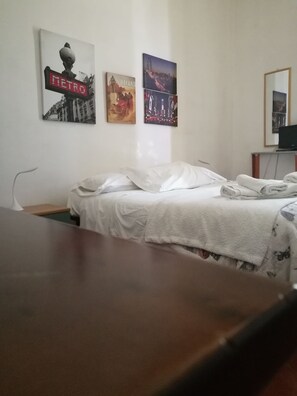 Standard Double Room, Shared Bathroom | 2 bedrooms, premium bedding, desk, iron/ironing board - Casa di Alfredo (Siena)