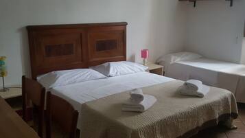 2 Schlafzimmer, hochwertige Bettwaren, Schreibtisch