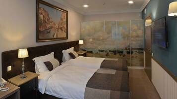 Suite Superior | 1 kamar tidur, seprai premium, brankas, dan didekorasi berbeda-beda