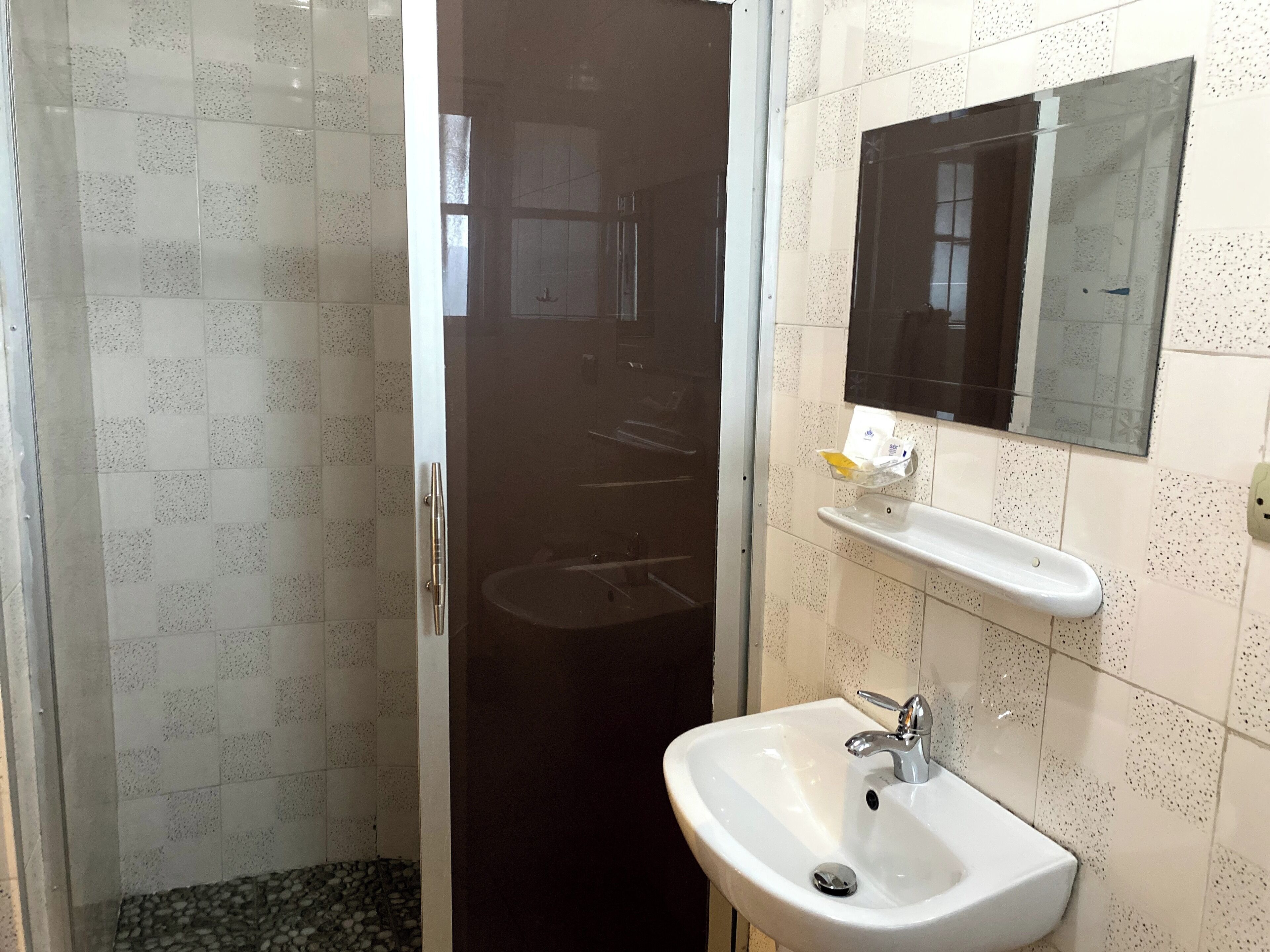 standard apartment | bathroom | shower, free toiletries, towels