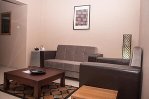 Studiosuite, 1 Queen-Bett | Wohnbereich
