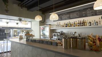 Desayuno continental todos los días (CHF 21 por persona)