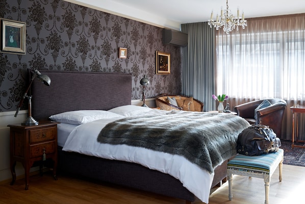 Junior Suite | Premium bedding, down duvets, in-room safe, individually decorated
