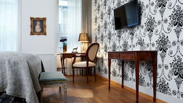 Deluxe-Doppel- oder -Zweibettzimmer | Hochwertige Bettwaren, Daunenbettdecken, Zimmersafe