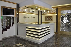 Mostrador para check-in y check-out