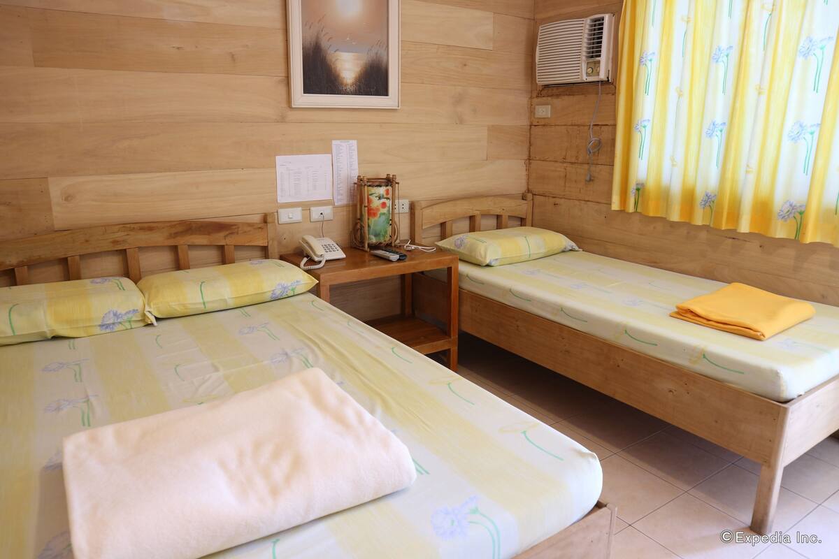 Kamer (Cabana) | Een strijkplank/strijkijzer, extra bedden
