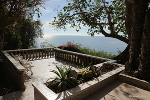 Terrace/patio - Antulang Beach Resort (Zamboanguita)