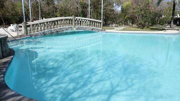 2 piscine all'aperto