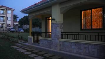 Apartemen Premium, 1 kamar tidur, pemandangan kebun, area taman | Pemandangan dari kamar
