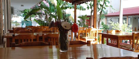 FrĂŒhstĂŒck, Mittagessen und Abendessen