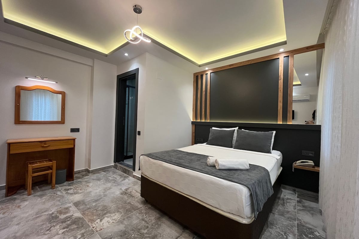 minibar, in-room safe, desk, soundproofing