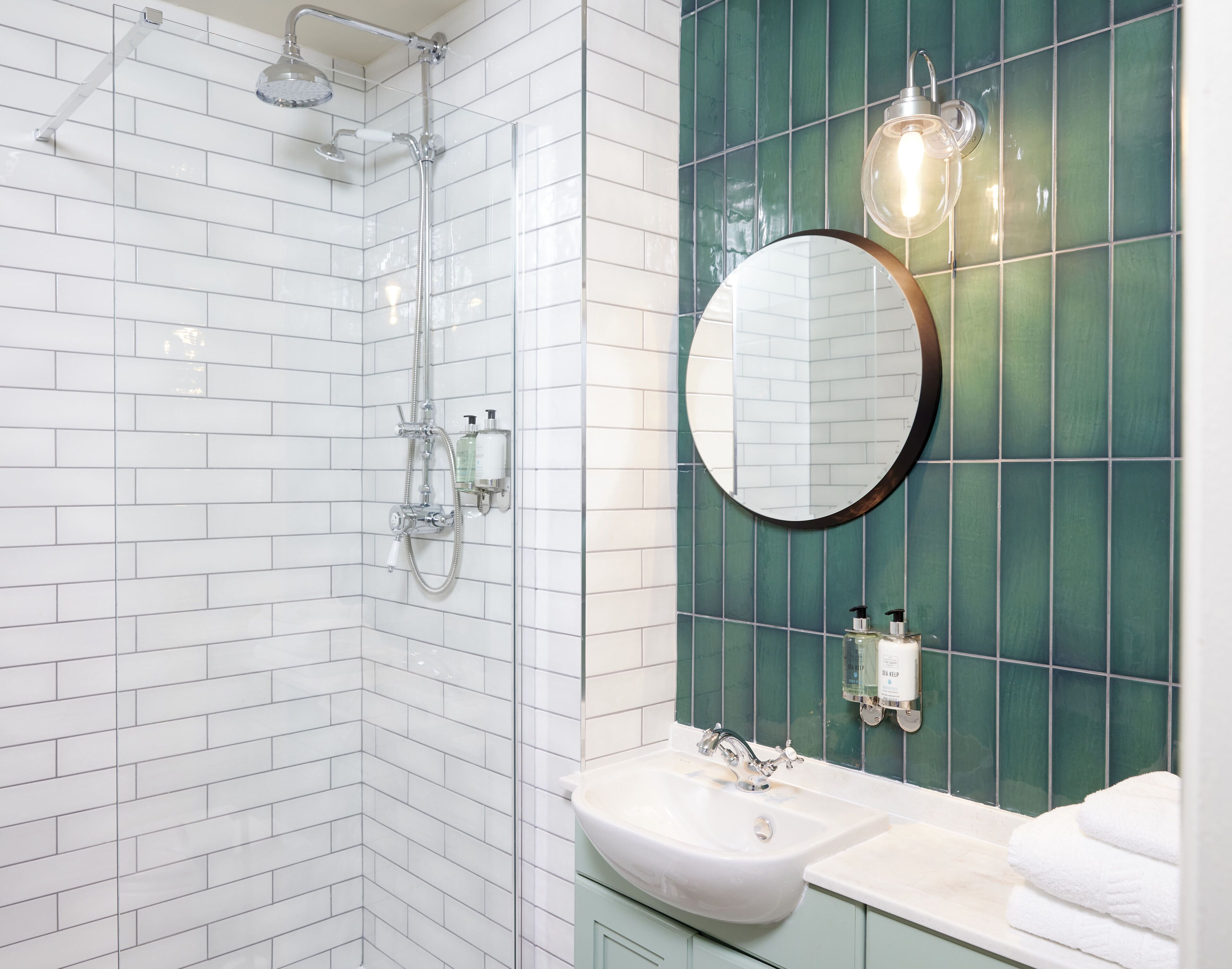Twin Room | Bathroom