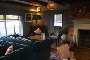 Breakfast, lunch, dinner served; British cuisine 