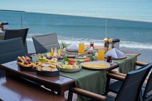 Outdoor dining - Tropic Hotel (Antayla)