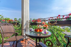 Classic Suite, 2 Bedrooms, Kitchen, Executive Level | Balcony