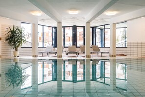 Indoor pool, outdoor pool - Gut Wenghof - Family Resort Werfenweng (Werfenweng)