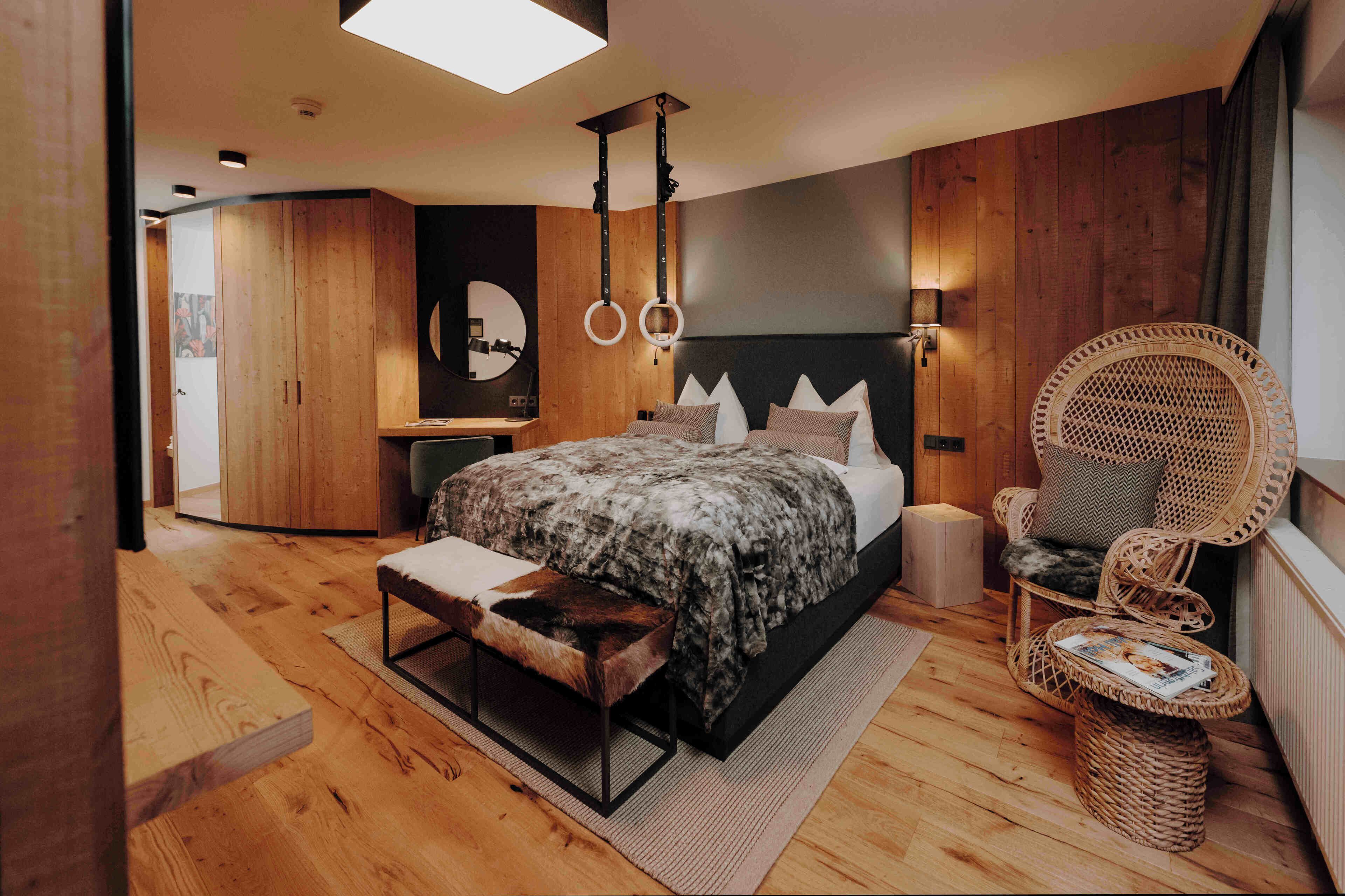 Familierom | Safe på rommet, individuelt dekorert, wi-fi (inkludert) og sengetøy