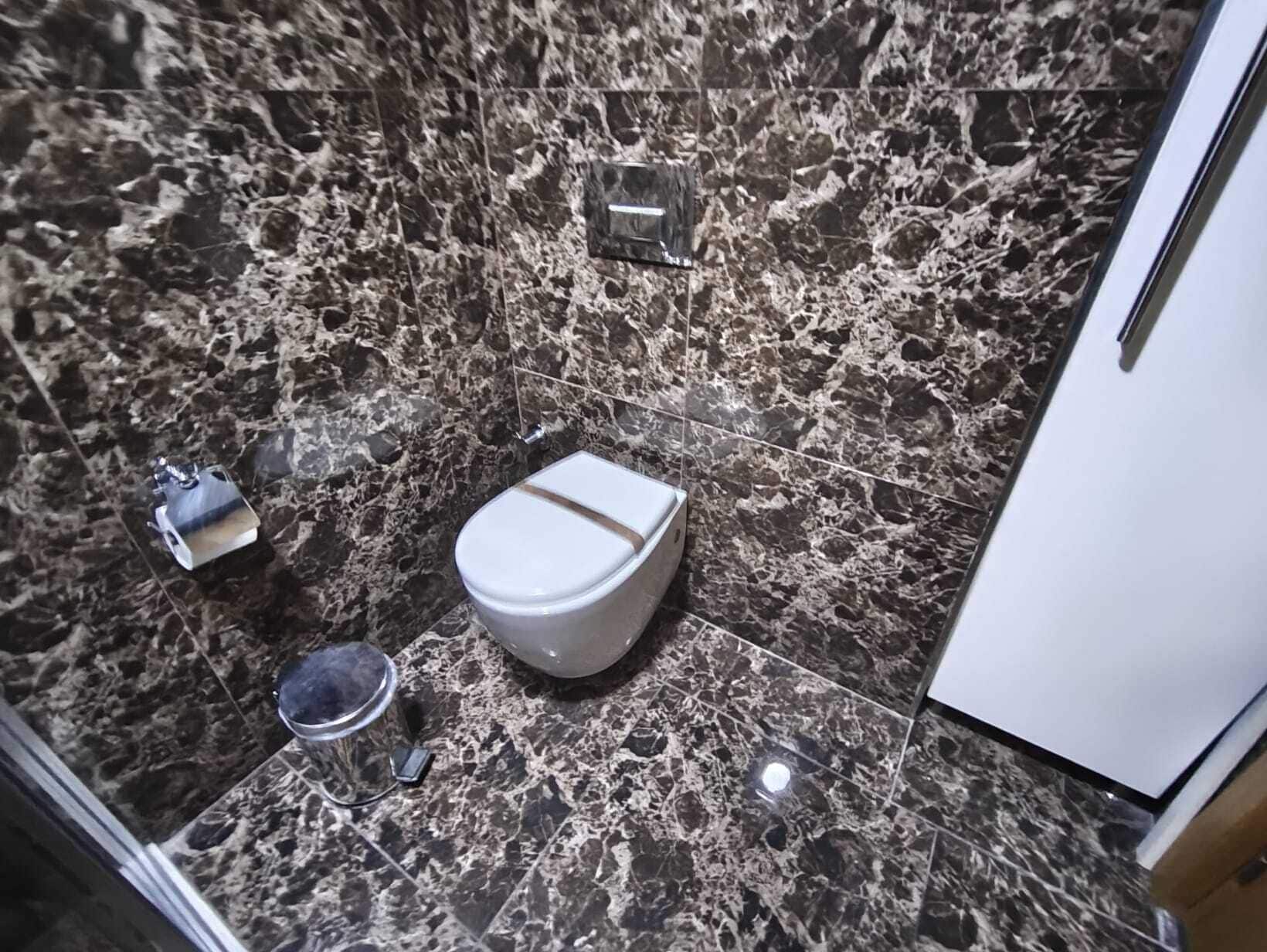 Junior-Suite | Badezimmer | Dusche, kostenlose Toilettenartikel, Haartrockner, Hausschuhe