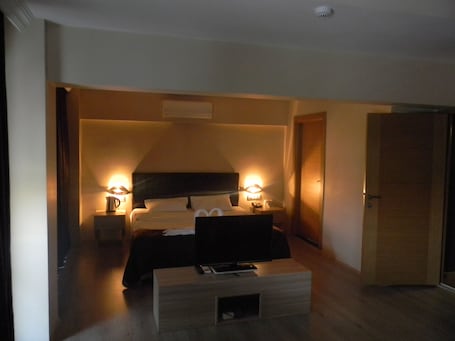 Suite | 1 bedroom, in-room safe, desk, soundproofing