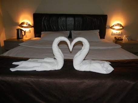 Suite | 1 bedroom, in-room safe, desk, soundproofing