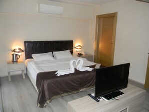 Sviitti | 1 makuuhuone, tallelokero huoneessa, työpöytä, äänieristys