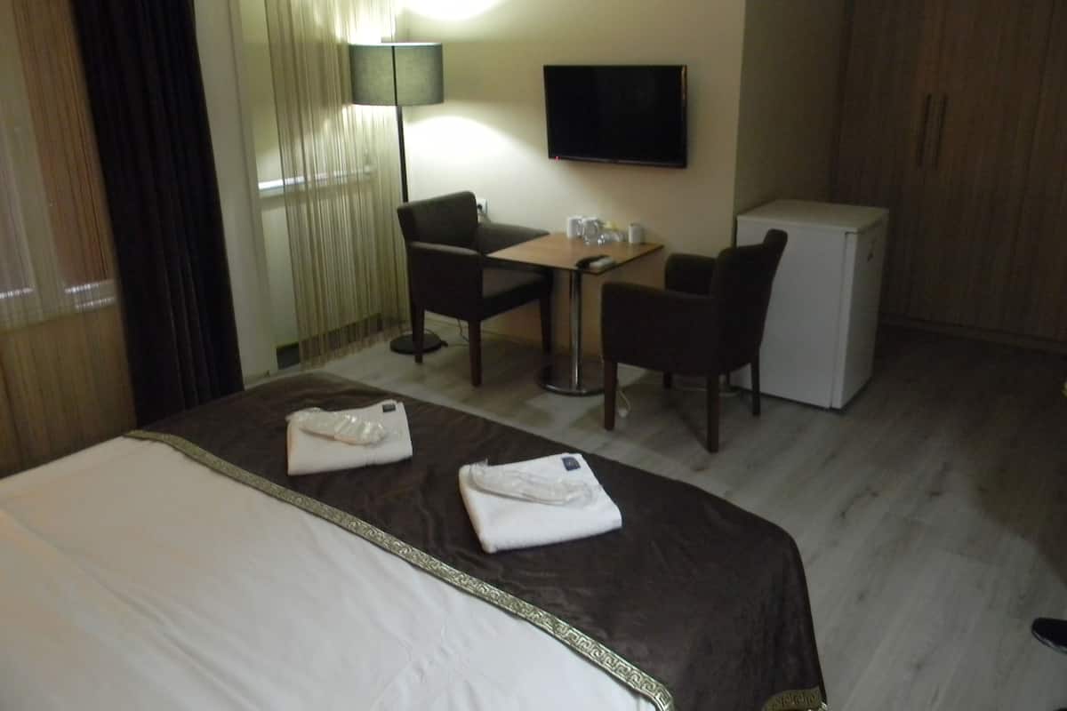 1 bedroom, in-room safe, desk, soundproofing