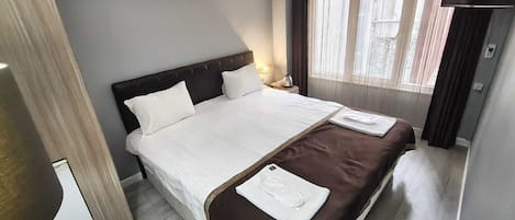 Suite junior | 1 dormitorio, caja fuerte, escritorio y sistema de insonorización