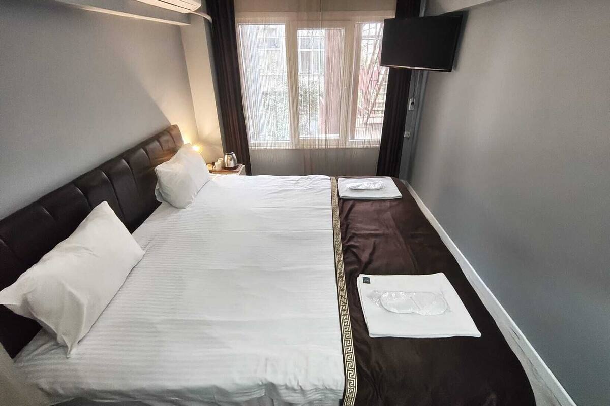 Phòng Suite Junior | 1 phòng ngủ, két bảo mật tại phòng, bàn, phòng cách âm