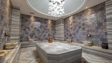 Ruang perawatan pasangan, sauna, hot tub, dan pemandian Turki/hammam